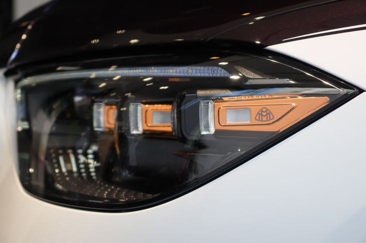 メルセデス・マイバッハS680エディションノーザンライツ（ヘッドライト側面）