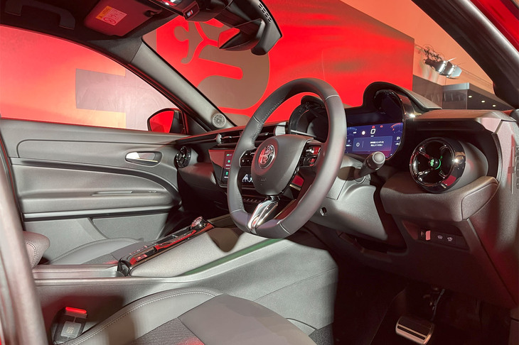 アルファ・ロメオ・ジュニア（コックピット）