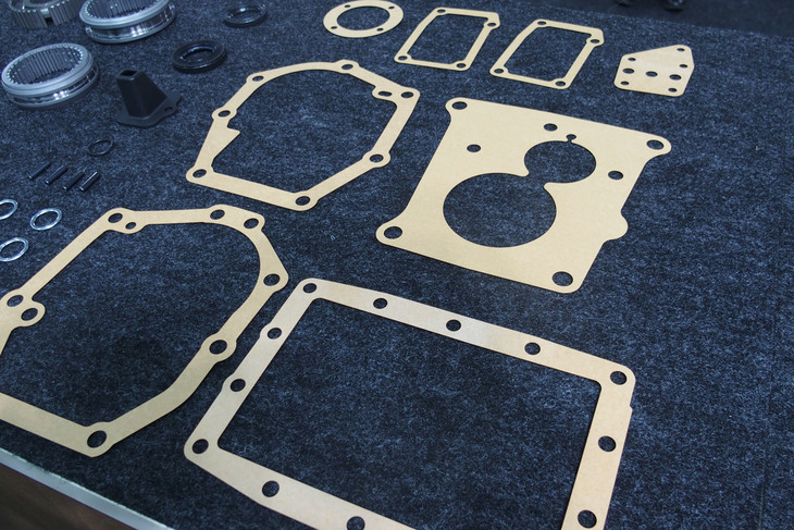 「トヨタ2000GT」の復刻部品。