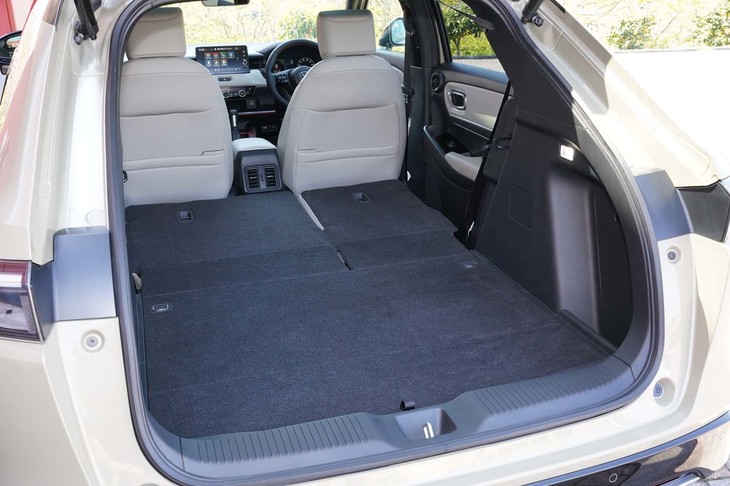 ホンダ・ヴェゼルe：HEV PLaY（ラゲッジスペース）