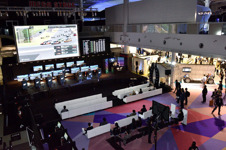 来場者の動線がおかしかったり（「EXIT」と書いてある先が出口になってない！）、展示エリアが分離していたりと、気になった部分もあった「FUTURE EXPO」。それでも展示や、バーチャルキャラクターなどの“仕掛け”は面白かったし、有意義だった。全部がそうではないにしろ、“体験型”といううたい文句も偽りなかったと思う。東京モーターショーで青海エリアを観覧した人は、ぜひこちらにも足を延ばしてほしい。