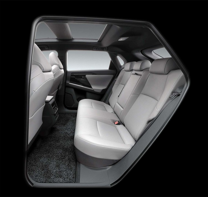 前後シート間距離は1000mm。車内の広さは長所のひとつとされている。