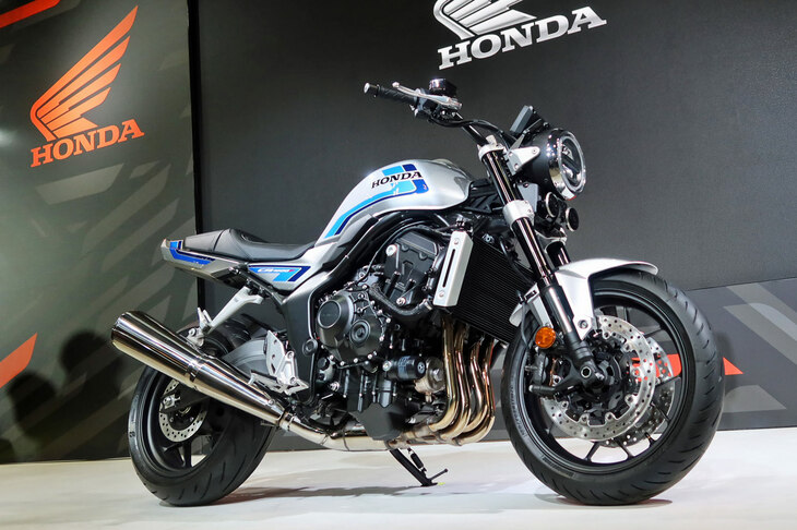 話題のニューモデルも多数出展。一番の注目といえば、やはりホンダの「CB1000F」だろう。