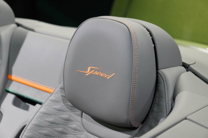 ベントレー・コンチネンタルGTCスピード（リアシートのヘッドレスト）