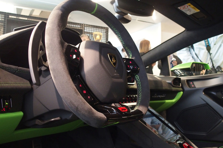 ランボルギーニ・ウラカン テクニカ（ステアリングホイール）