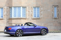 2013年のフランクフルトモーターショーでデビューした「コンチネンタルGT V8 Sコンバーチブル」。日本では2014年に発売された。以後これまでに、エクステリアの小変更が施されている。