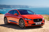 SUVタイプのEV「Iペース」。システム出力400PSを誇る高性能モデルだ。