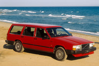 ボルボの新しい上級モデルとして1982年にデビューした「700」シリーズ。当初は6気筒の「760」のみだったが、2年後に4気筒のスタンダードモデル「740」が登場。後にベルトーネがデザインした高級クーペ「780」も追加されている。