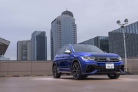 試乗車のボディーカラーは「R」専用の「ラピスブルーメタリック」。これを含めて白（2種）、黒、グレーの全5色が用意される。