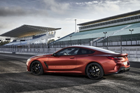 
	「美しさと速さの新次元を提唱する」という新型「BMW 8シリーズ」。これまでの「6シリーズ」に代わるラグジュアリーモデルとしてラインナップされる。
	