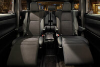 トヨタの高級ミニバン「アルファード／ヴェルファイア」にゴールドが特徴の新モデル登場の画像