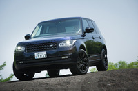 「レンジローバー」のディーゼルモデルは、2016年12月に日本への導入が発表された。試乗した「オートバイオグラフィー」と、「ヴォーグ」の2グレードに設定される。