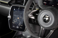 センターコンソールに8インチのタッチスクリーンを配置。エアコンやオーディオ、ADASなどの操作が行えるほか、Apple CarPlayやAndroid Autoにも対応する。英国の老舗音響ブランドBowers & Wilkinsのオーディオも標準で装備される。