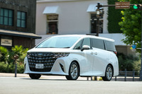 フロントガラスを支えるピラーはクラッシャブルになっており、Aピラーとしての機能は前から2番目（ドアミラーの上）のピラーが担っている。