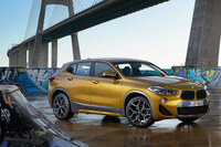 2018年1月に発表された初代「X2」。顔立ちは現行型ほどコワモテではなく、むしろ個性的な2BOXのスタイルやプロポーションが記憶に残るクルマだった。