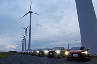 その壮観な眺めから、観光名所としても知られるオトンルイ風力発電所。実は2025年4月に建て替えられる予定で。風車の本数を減らしつつ、より大型で効率よいものに替えるとのことだった。28本の風車が並ぶこの光景が見られるのも、今のうちだ。