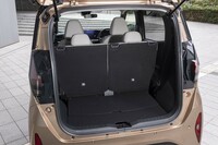 荷室の容量は107リッター。後席を前にスライドしたり、背もたれを倒したりすることで容量を拡大できる。