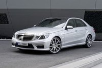 「E63 AMG」新エンジンを搭載し、デビュー