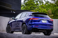 「グレカーレ」は、「レヴァンテ」に続くマセラティ第2のSUVであり、同時にエントリーモデルとしての役割も担う。2022年3月にブランニューモデルとしてグローバルデビューし、2022年5月に日本でのオーダー受け付けが開始された。