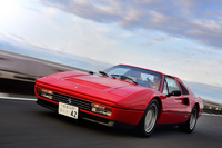 タルガトップを開けてのドライブは最高。（写真＝池之平昌信）