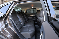 「プレミアムインテリアパッケージ」を選択すると、シート表皮はセミアニリン本革となる。