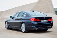 「ラグジュアリーライン」のリアビュー。