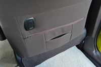 運転席背面にもティッシュホルダーが備わる。