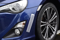 アルミテープからの放電は「角となる箇所が多ければ多いほどいい」とのことで、スリットの入った写真のような形状となった。