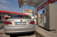 BMW、水素自動車「Hydrogen 7」を市場に投入の画像