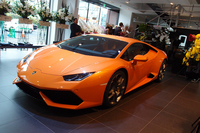 店内には、最大3台のランボルギーニが展示される。