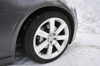 アルミホイールのサイズは20インチ。テスト車は、スタッドレスタイヤ「ピレリ・スコーピオン ウィンター」を装着していた。