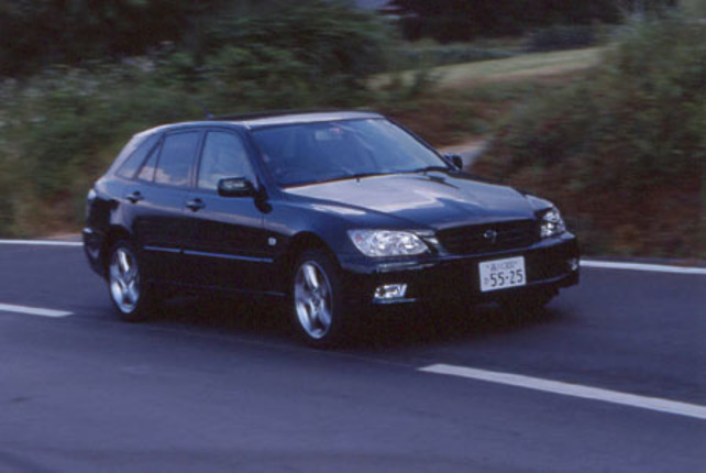【スペック】全長×全幅×全高＝4505×1725×1435mm/ホイールベース＝2670mm/車重＝1540kg/駆動方式＝4WD/3リッター直6DOHC24バルブ（220ps/5800rpm、30.0kgm/3800rpm）/車両本体価格＝328.0万円（テスト車＝388.7万円）