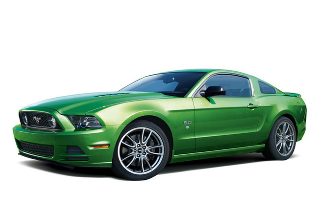 「フォード・マスタングV8 GTパフォーマンスパッケージ」