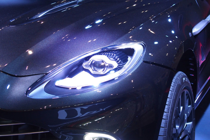 アストンマーティンDBX