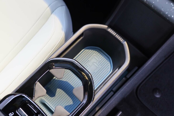 ボルボEX30ウルトラ シングルモーター エクステンデッドレンジ（収納式カップホルダー）