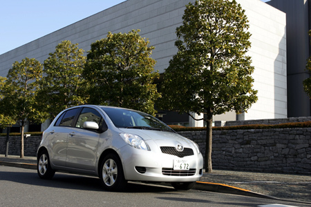 2代目へのバトンタッチは2005年2月。新開発のプラットフォームを採用するなど、すべての面での質感向上が図られていた。