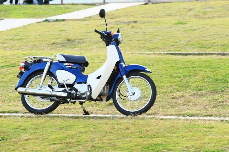 累計生産台数は1億台以上。誕生から60周年を迎えた「ホンダ・スーパーカブ」は、その名も“ロングランヒット賞”を受賞。