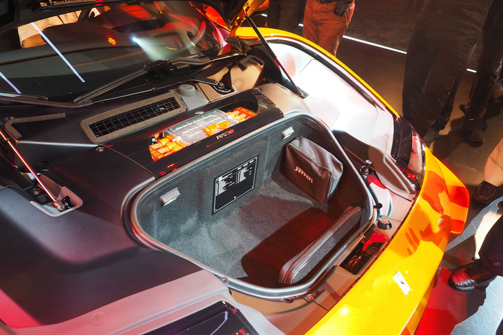 フェラーリ849テスタロッサ（フロントの荷室）