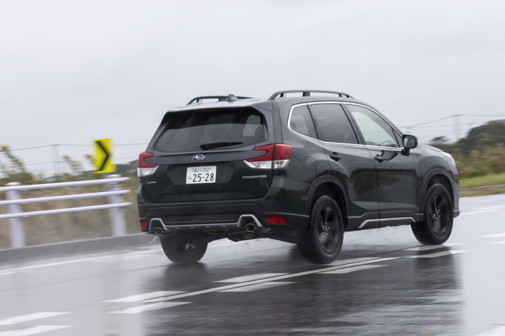 今回のマイナーチェンジでは足まわりも改良。しなやかさとスポーティーさの両立がうたわれている。