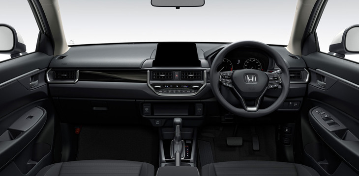 「WR-V」で最も安価な「X」グレードのインテリア。オートエアコンは標準装備だが、カーナビやディスプレイオーディオが標準装備ではないため、オプションなどで追加することになる。