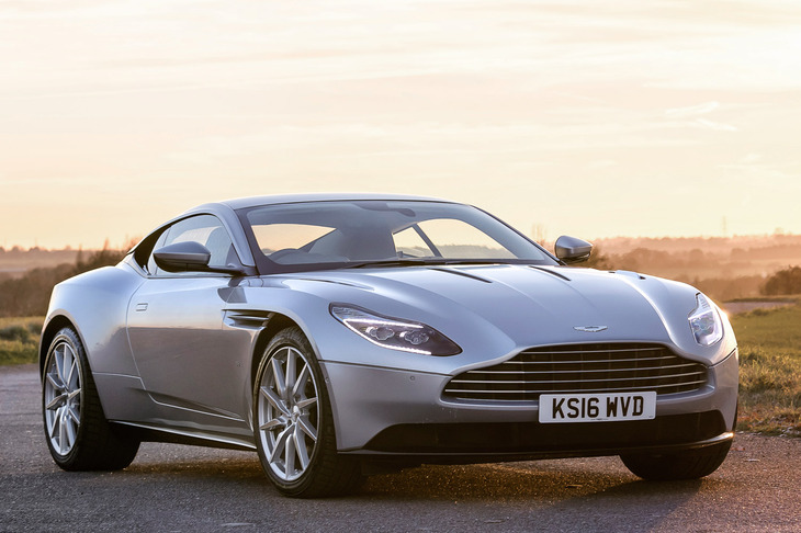 2016年に登場した「DB11」。「DB9」の後継を担って登場したアストンマーティンの基幹車種で、ボディーをきゅっと絞った、優雅で大胆なプロポーションが魅力だった。