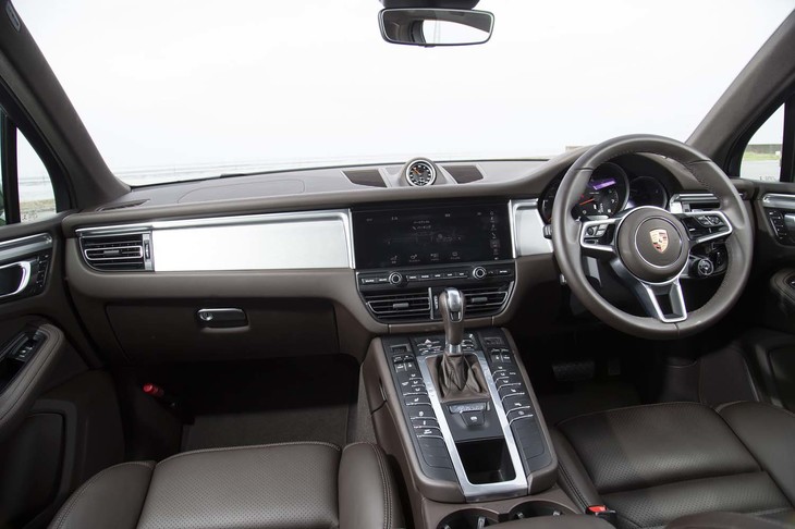 最新の「マカン」では、音声認識機能を持つコネクティビティーシステム「ポルシェコミュニケーションマネージメント（PCM）」が利用できる。