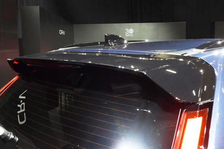 ホンダCR-V e：HEV RSブラックエディション ホンダアクセス用品装着車（テールゲートスポイラー）