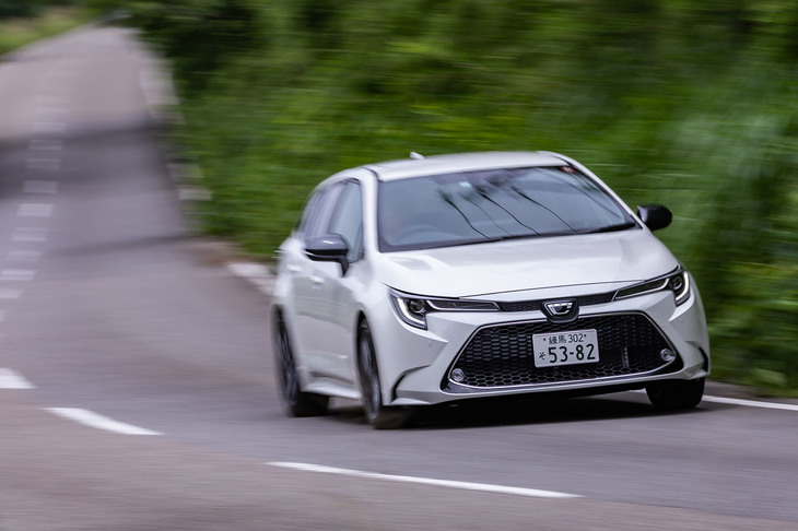 2019年9月の全面改良で12代目に進化した「カローラ」。現行モデルにおいて、ワゴンは「フィールダー」から「ツーリング」に車名が変更された。