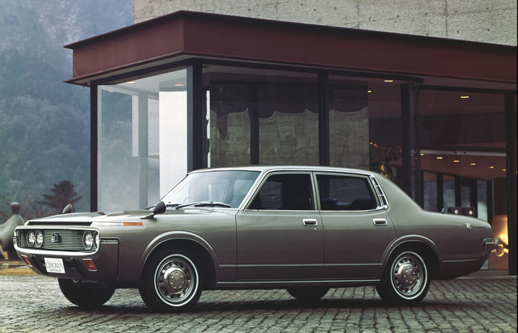 4代目「クラウン セダン」の「スーパーデラックス」。デビュー当初のセダンの上から2番目のグレードである。2段重ねのフロントエンドについては、「鼻先が分かりづらい」という声もあったという。