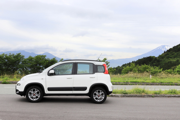 テストスタート時のタイヤの空気圧は4輪ともに220kPa。「フィアット・パンダ4×4」の指定空気圧は前が220kPa、後ろが210kPaなので、ほぼそれに近い状態での試走となった。