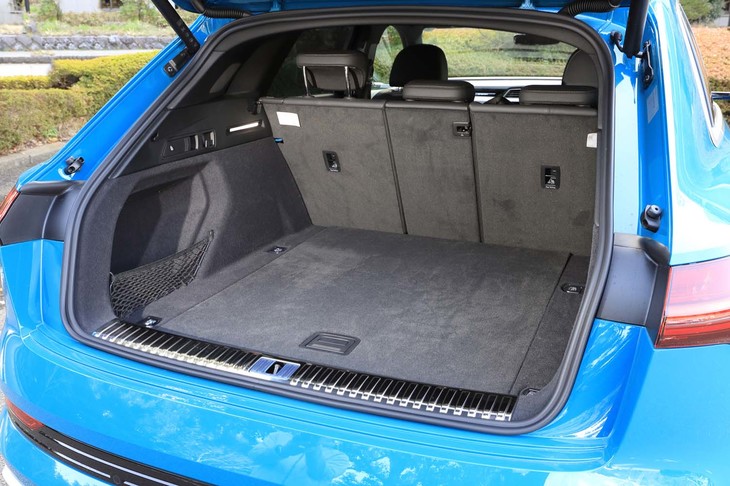 荷室の容量は660～1725リッター。荷室の床面長と最大開口幅はいずれも1mを超えている。