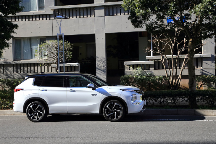 上級モデルにふさわしい快適性に加え、ファン・トゥ・ドライブなクルマとしてのポテンシャルも感じさせた新型「三菱アウトランダー」。将来的には、ぜひ走りの魅力を前面に打ち出したモデルも追加してほしい。