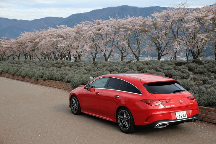 2代目となる現行型「メルセデス・ベンツCLAシューティングブレーク」は、2019年3月のジュネーブショーでデビュー。日本では同年8月に受注が開始された。