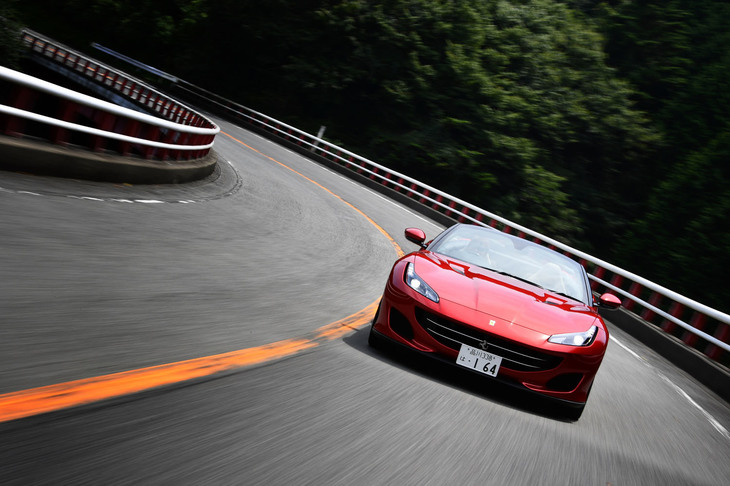 フェラーリの2＋2オープンカー「カリフォルニアT」の事実上の後継モデルにあたるのが「ポルトフィーノ」。2018年2月に日本導入が発表された。